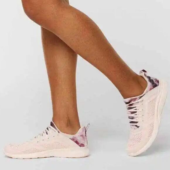 NEW APL Techloom Tracer Training Shoes in Creme/Burgundy/Tie Dye Size 9.5 - Picture 2 of 7